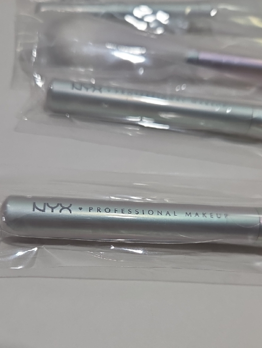 NYX Professional Makeup Silver Iridescent Handle Face Brushes (Set of 5) - Picture 2 of 3
